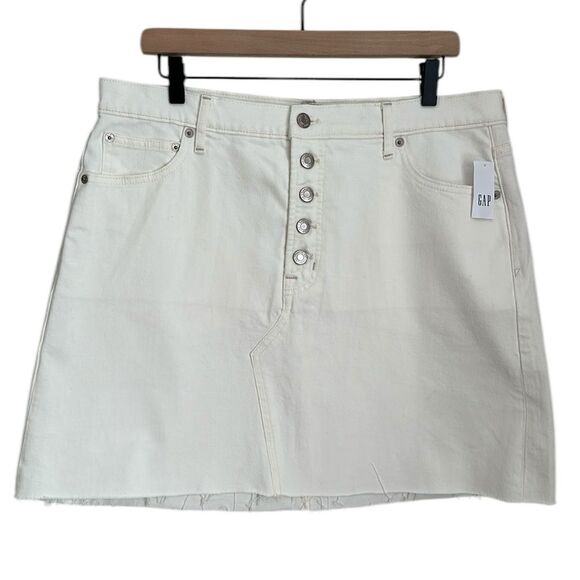 NWT GAP Women’s Rigid Denim A Line Button Fly Mini Skirt Pockets Frayed Hem 14T - Picture 1 of 10